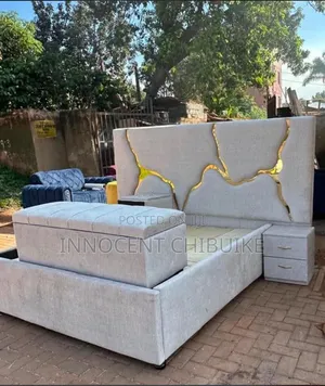 Well Furnished Quality 4*6 Bedframe With Two Drawer and Othman