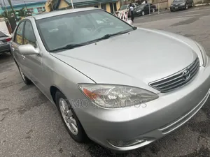 Toyota Camry XLE V6 4dr Sedan (3.0L 6cyl 5A) 2004 Silver