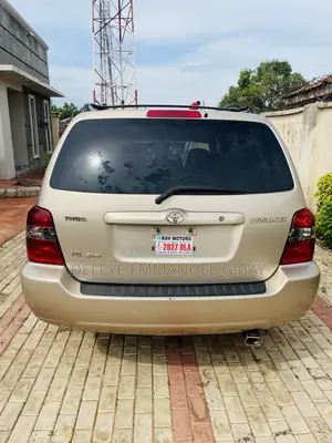 Toyota Highlander 2005 Gold