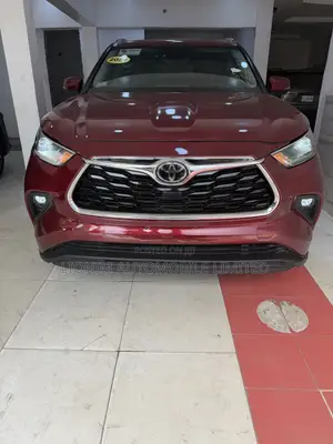 Toyota Highlander XLE 2021 Burgundy