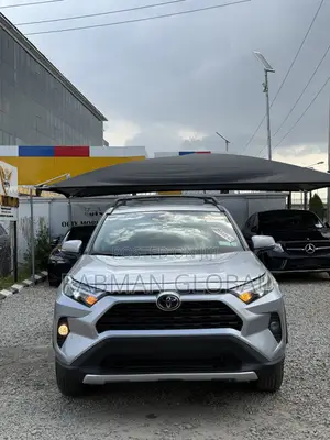 Toyota RAV4 XLE Premium 2025 Gray