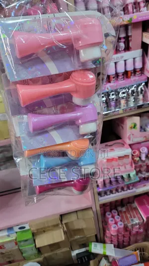 Facial Cleansing Brush