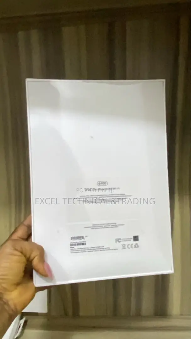 New Apple iPad 9.7 64 GB Silver