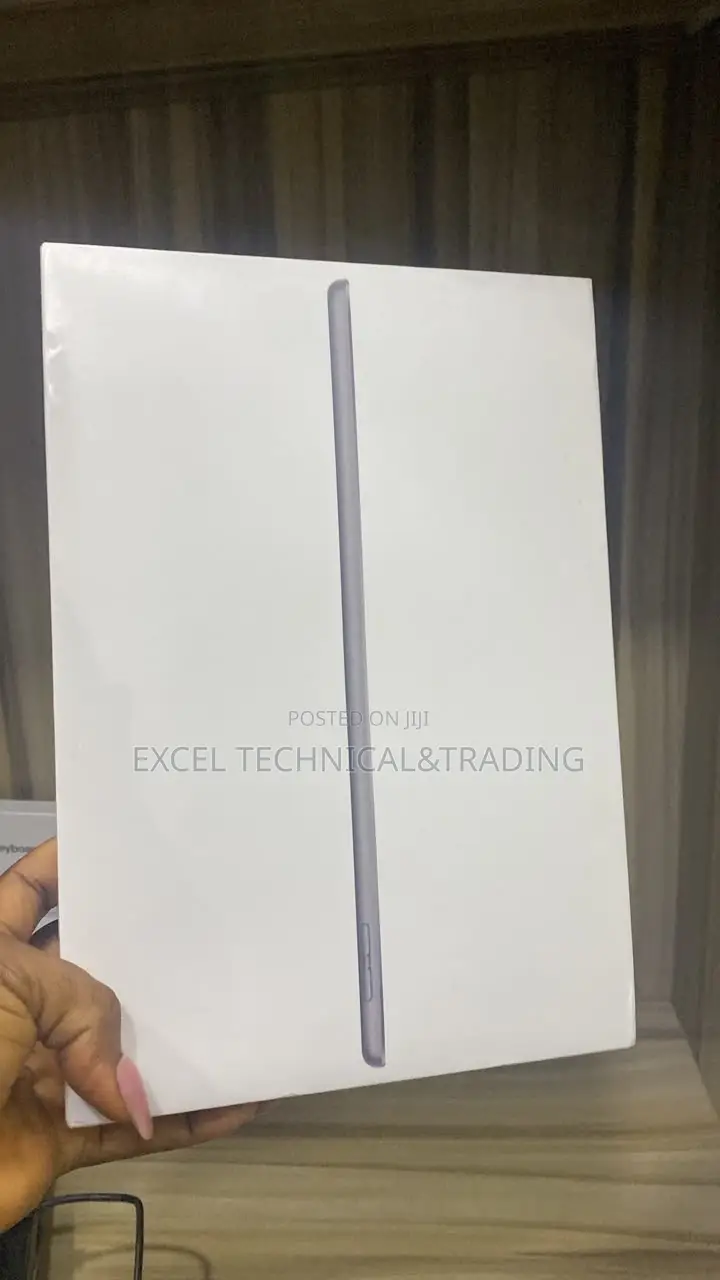 New Apple iPad 9.7 64 GB Silver