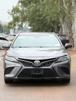 Toyota Camry SE FWD (2.5L 4cyl 8AM) 2018 Gray