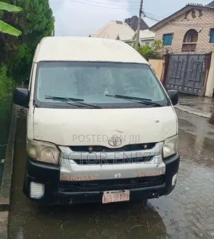 Toyota HiAce 2015 White