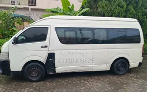 Toyota HiAce 2015 White