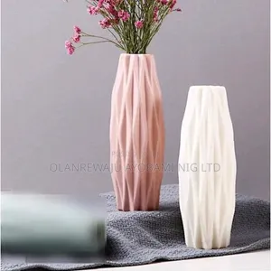 2 Pieces of Plastic Flower Vase