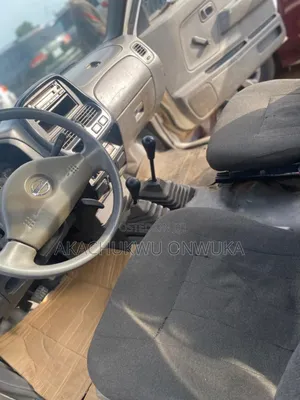 Nissan Pick-Up 2007 White