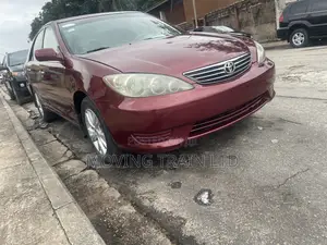 Toyota Camry LE 4dr Sedan (2.4L 4cyl 5A) 2005 Red