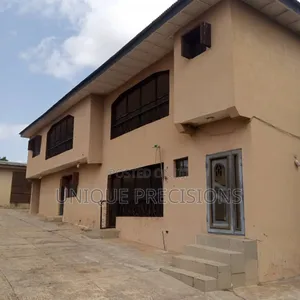 16bdrm Block of Flats in Olubadan Estate, Ibadan for sale