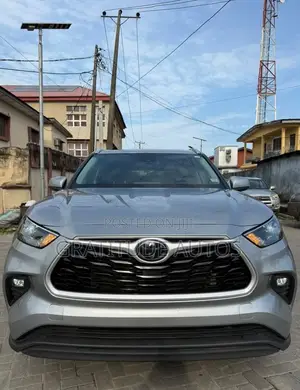 Toyota Highlander XLE 2022 Gray