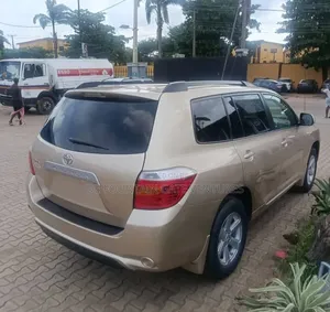 Toyota Highlander 2009 Gold