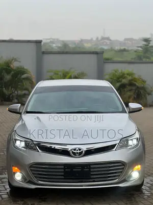 Toyota Avalon XLE Premium Sedan FWD (3.5L 6cyl 6A) 2013 Silver