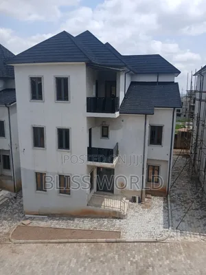 5bdrm Townhouse/Terrace in Guzape for sale
