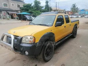 Nissan Frontier Automatic 2005 Yellow