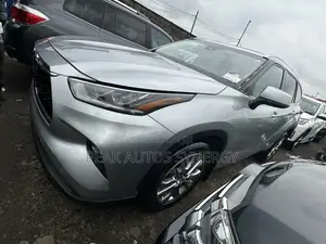 Toyota Highlander Limited 2021 Silver