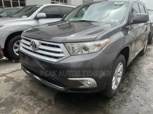 Toyota Highlander SE 3.5L 4WD 2013 Gray