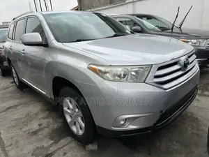 Toyota Highlander SE 3.5L 4WD 2013 Silver