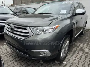 Toyota Highlander Limited 3.5l 4WD 2013 Gray