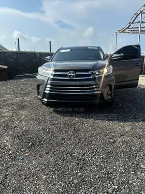 Toyota Highlander Limited Platinum 4dr SUV AWD (3.5L 6cyl 6A) 2015 Gray