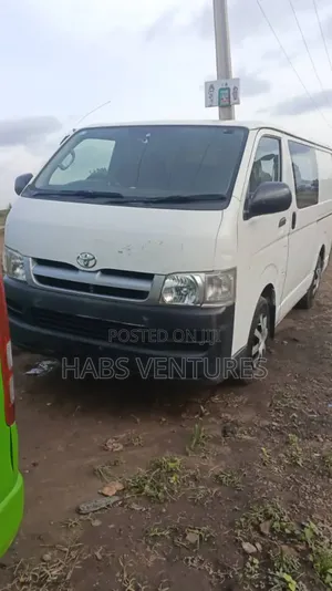 Toyota HiAce 2005 White