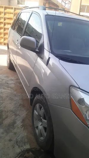 Toyota Sienna 2006 Silver
