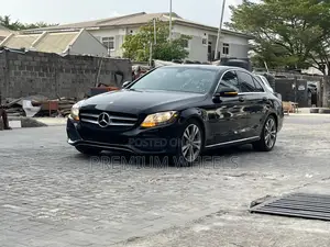 Mercedes-Benz C300 Luxury Sedan RWD (2.0L 4cyl 7A) 2017 Black