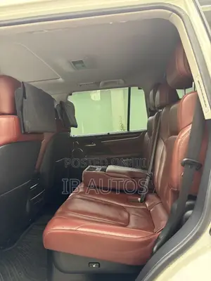 Lexus LX 570 AWD 2016 White
