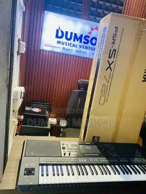 Yamaha PSR-Sx720 61-Key Arranger Workstation Keyboard