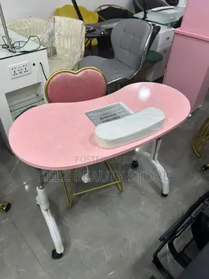 Foldable Nail Table