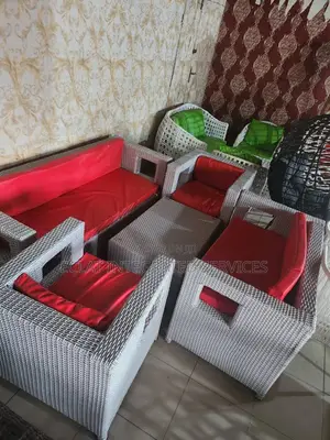 New 7 Seaters Outdoor Set With Table