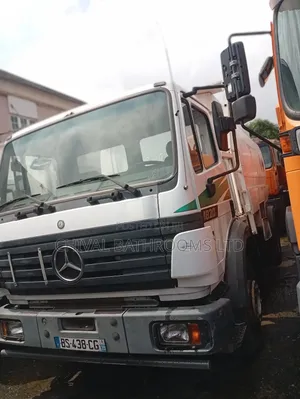 Mercedes 1820 Straight Engine 6 Tyres
Aluminium Water Tanker