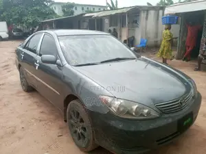 Toyota Camry LE 4dr Sedan (2.4L 4cyl 5M) 2003 Beige