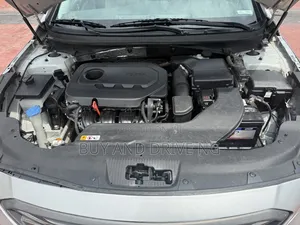 Hyundai Sonata SE 4dr Sedan (2.4L 4cyl 6A) 2015 Silver