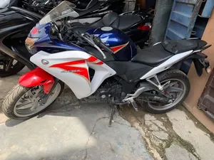 Honda CBR 2015 Blue