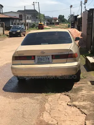 Toyota Camry 2000 Gold