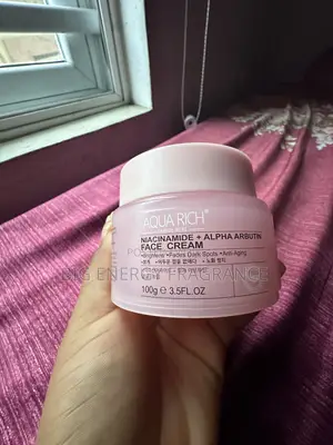 Aqua Rich Niacinamide + Alpha Arbutin Face Cream