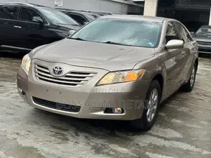 Toyota Camry LE 4dr Sedan (2.4L 4cyl 5A) 2009 Gold