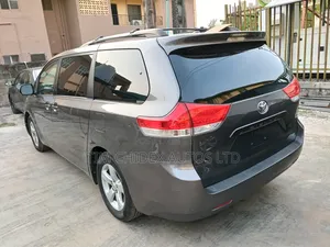 Toyota Sienna 2012 Gray