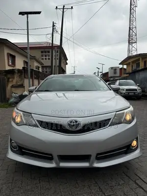 Toyota Camry SE 4dr Sedan (2.5L 4cyl 6A) 2014 Silver
