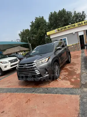 Toyota Highlander XLE 4x2 V6 (3.5L 6cyl 8A) 2018 Gray