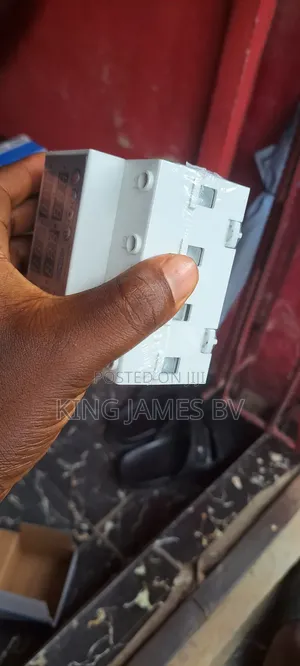 Adjustable Voltage Protector – Smart Power Safety