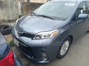 Toyota Sienna 2016 Blue