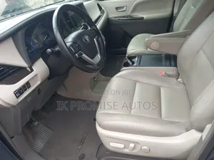 Toyota Sienna 2016 Blue