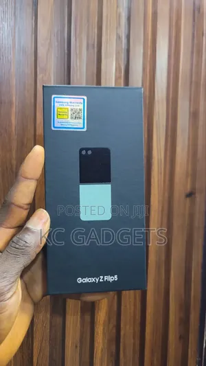 New Samsung Galaxy Z Flip5 256 GB Green