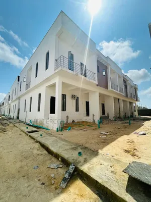 3bdrm Townhouse/Terrace in Off Lekki-Epe Expressway for sale