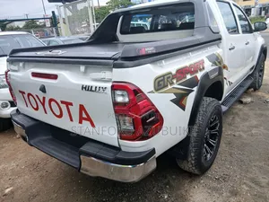 Toyota Hilux 2014 White