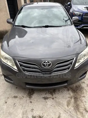 Toyota Camry LE 4dr Sedan (2.5L 4cyl 6AM) 2010 Silver