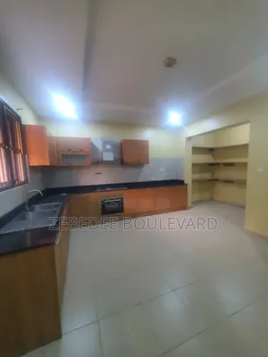 3bdrm Block of Flats in Wuye for rent